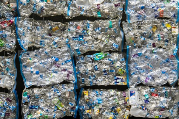 Comment les entreprises de construction peuvent-elles intégrer des matériaux recyclés dans leurs projets pour promouvoir la durabilité ?