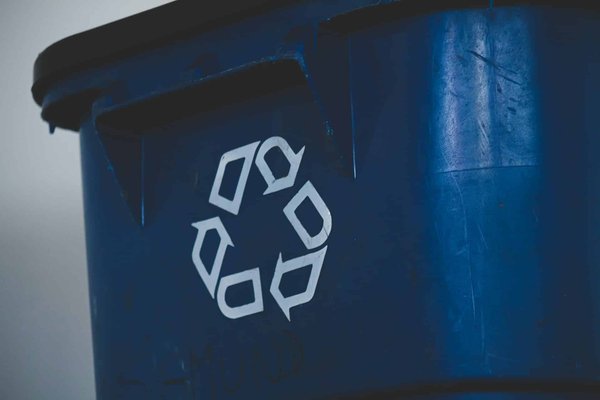 Comment les services de réparation électronique peuvent-ils offrir des options de recyclage pour les appareils usagés ?